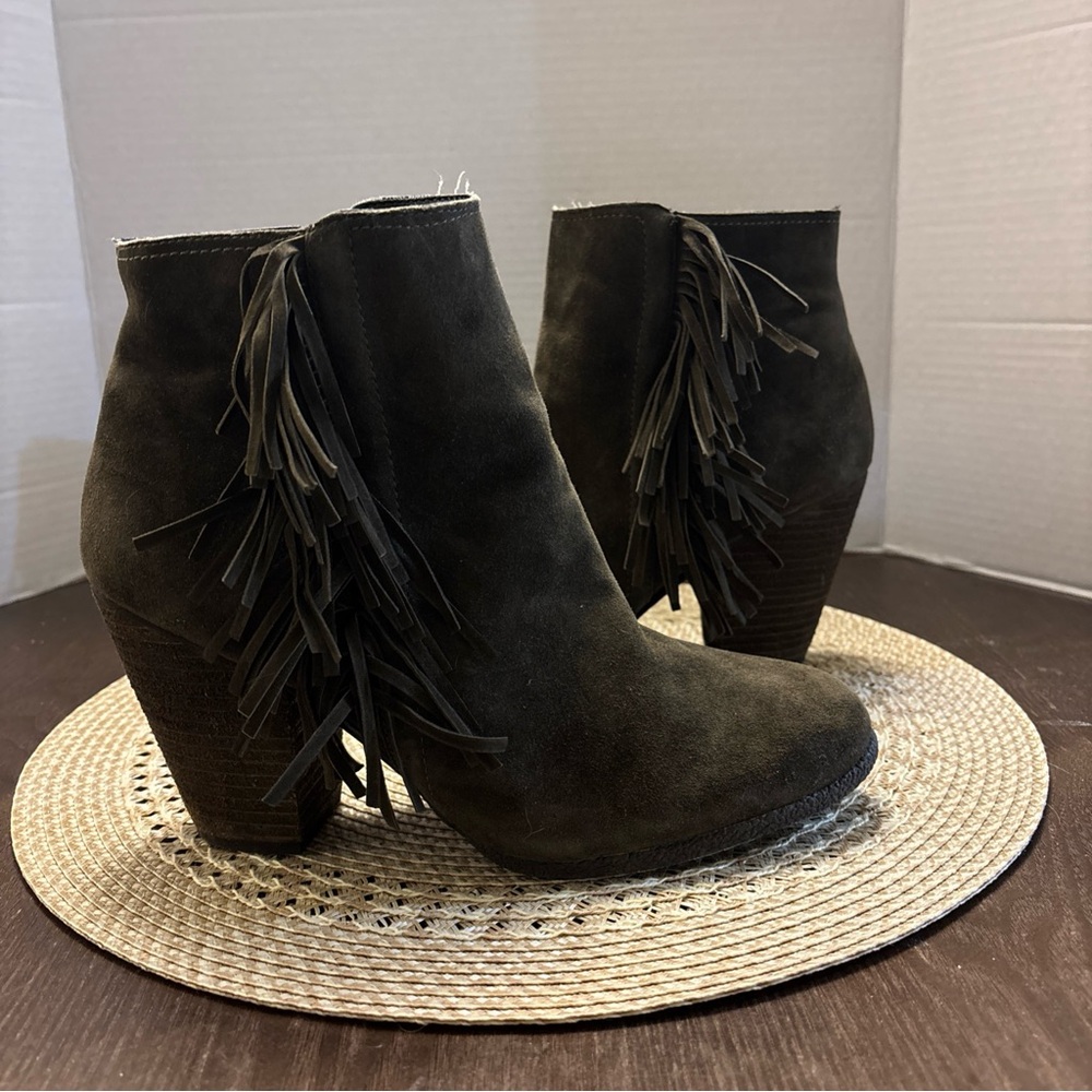 Vince Camuto Hayzee Suede Fringe Women's Ankle Bootie Olive 9.5WM - Picture 3 of 13